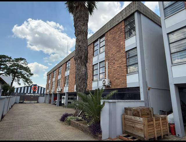 1,080M² OFFICE TO LET IN ALRODE